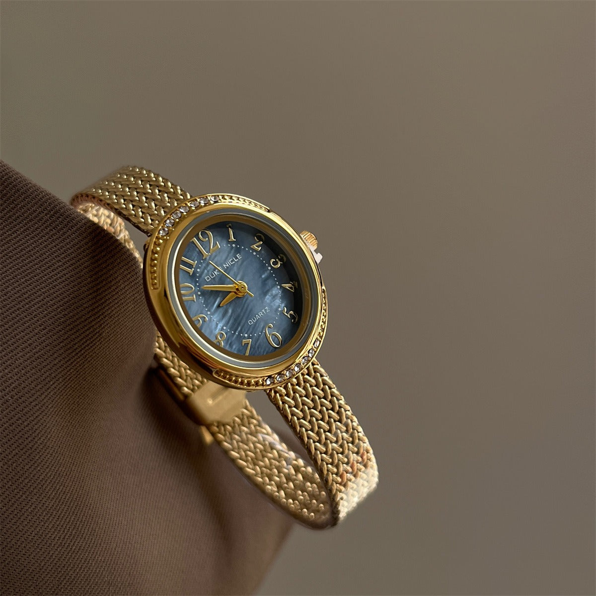 Kalonbd Retro exquisite oval Watch