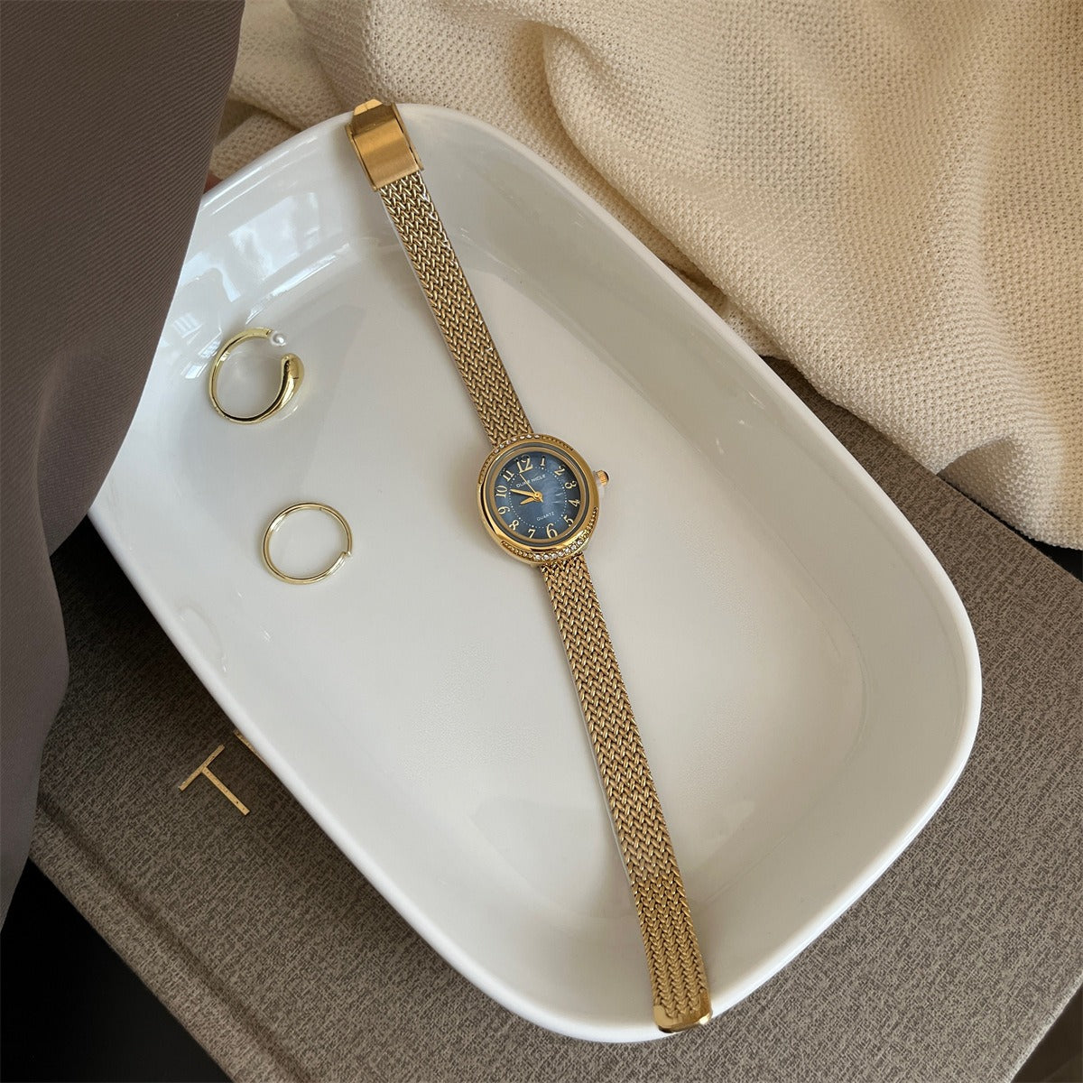 Kalonbd Retro exquisite oval Watch