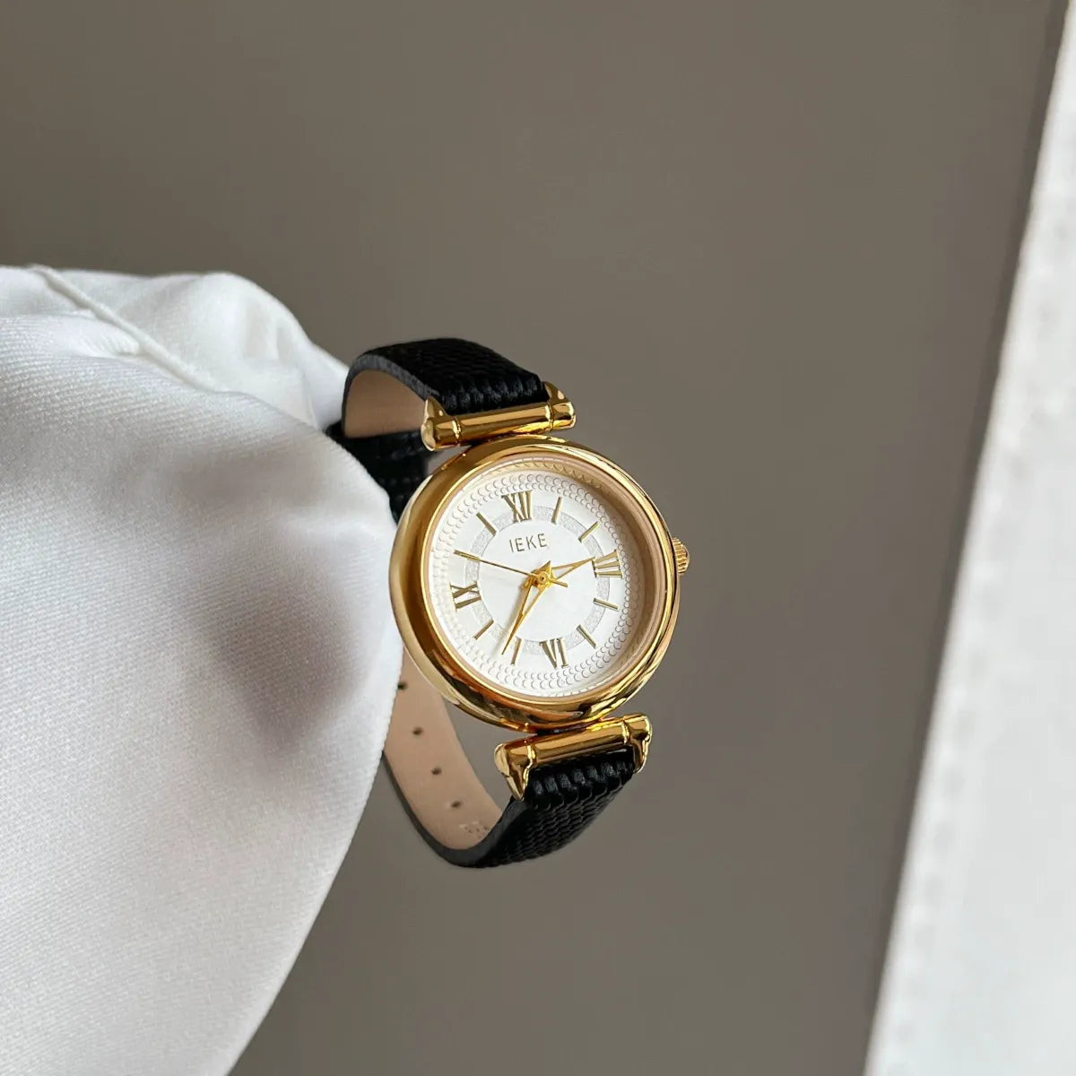 Kalonbd Roman numeral retro watch- Black