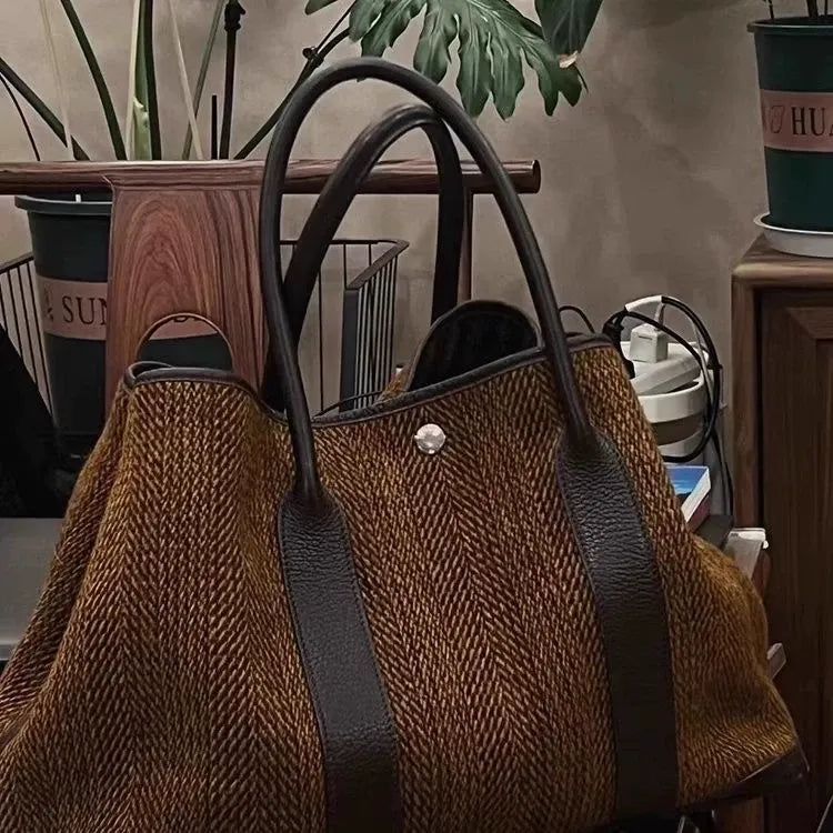 Kalonbd woolen shoulder handbag (pre-book)