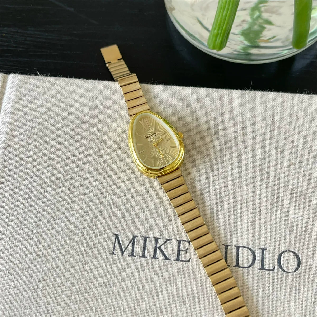 Elegant and exquisite quartz watch(Pre-book)