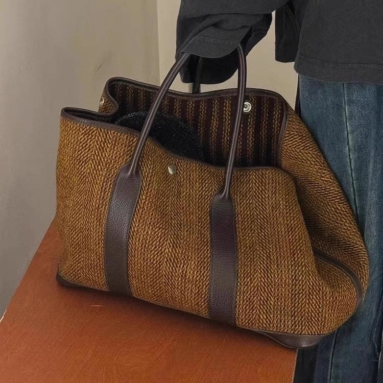 Kalonbd woolen shoulder handbag (pre-book)