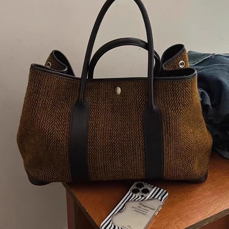 Kalonbd woolen shoulder handbag (pre-book)