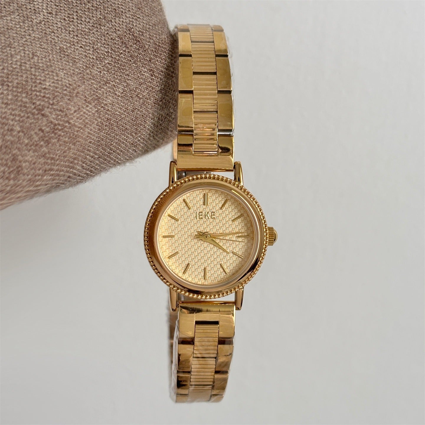 Kalonbd light luxury steel belt watch(Pre-Book)