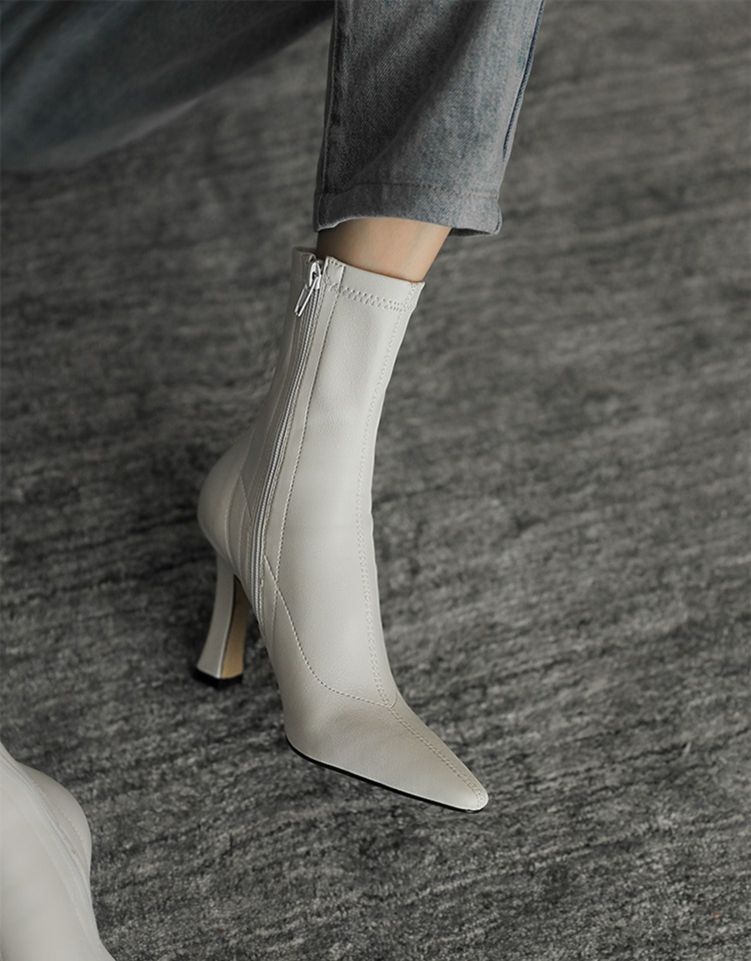 KalonBd pointed celebrity skinny boots-off white(pre-book)